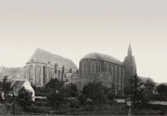 Ancienne église des Récollets (à gauche) et chapelle de l’Ecole Normale (à droite), vers 1910