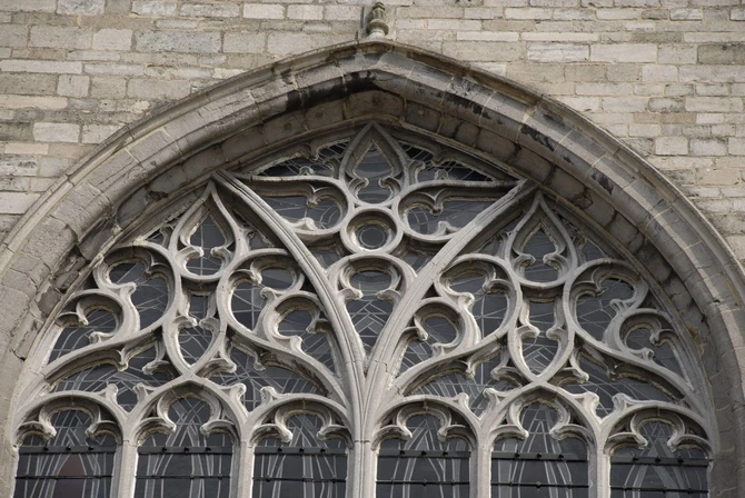 4. ornement gothique des verrières .webp