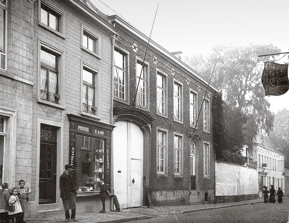Façade de la rue de Soignies vers 1910