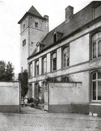 1. Façade sud avec tour pigeonnier.webp