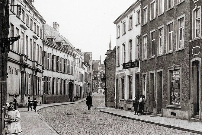1. Rue Sainte-Anne vers 1910.webp