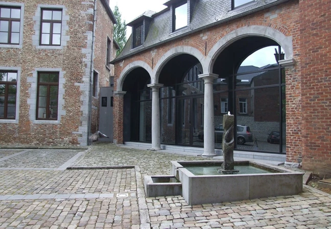 2. anciennes écuries.webp