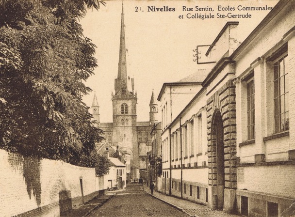 1. Rue Seutin et école comunale vers 1910.jpg