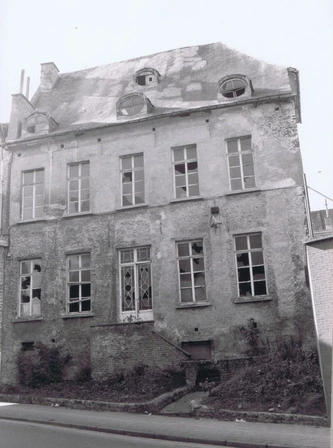 2. maison des frères avant restauration.webp