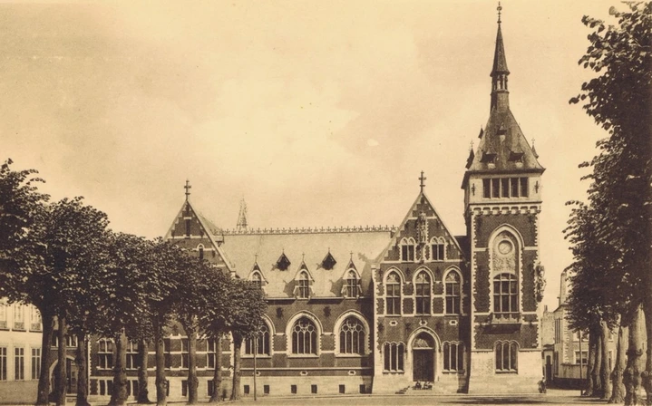 1. Palais de justice vers 1920.webp