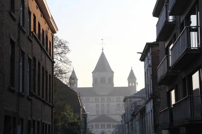 Autre point de vue de la collégiale